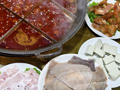 -渝嘴小老弟老火锅(华新村店)