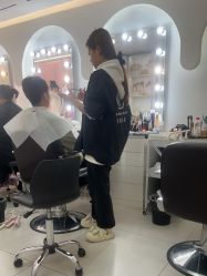 -红馆妆造(中央大街店)