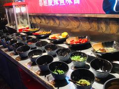 自助调料区-吴氏老牌坊云南鱼豆花火锅店(通江街店)