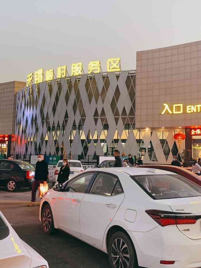 无锡梅村服务区-"这个高速服务区的硬件设施不错.停车场很.