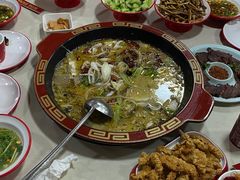 -烧哥美蛙肥肠鱼火锅·十五年社区店