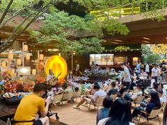 -瑞虹新天地月亮湾