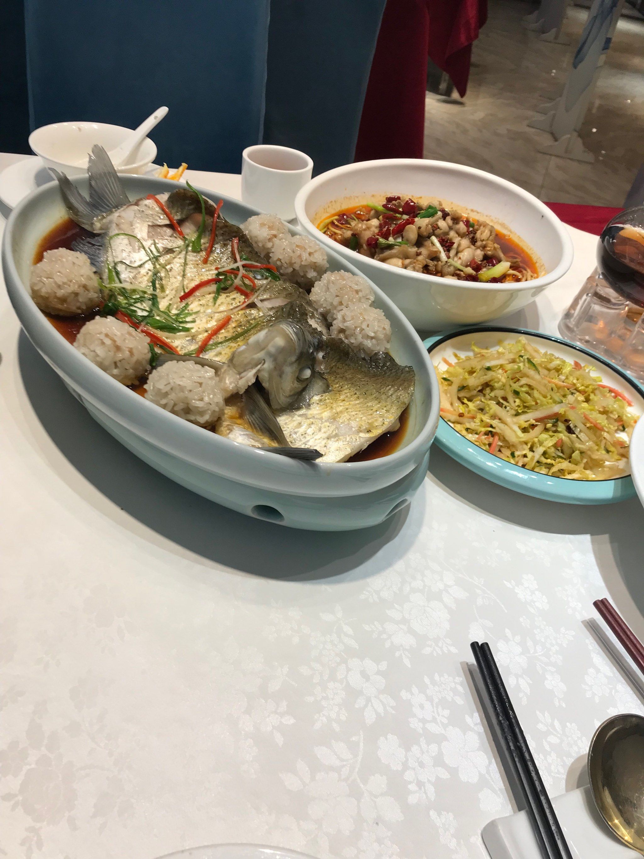 武汉吃么斯 
龙年开工后来这里吃饭了,「小蓝鲸湖北菜(杂技厅店)」