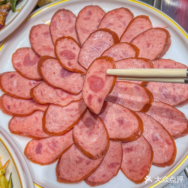 在杭州的东北银入冬仪式感就是铁锅炖大鹅啊