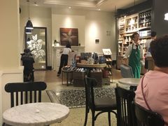 大堂-星巴克臻选(广州沙面店)