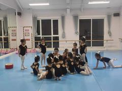 -西安小天鹅艺术团(曲江Alice店)