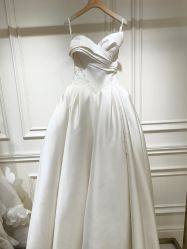 -拉瑞娜LaReine婚纱礼服高级定制