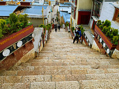 -噶丹松赞林寺
