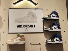 -ABC MART(心斎橋店)