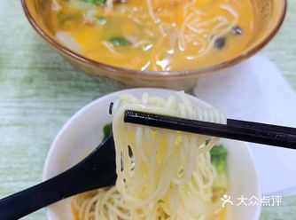 迈皋桥老街的一家面条店，好像叫六合面馆