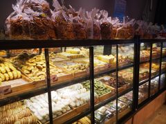 面包甜点陈列柜-宏发红西饼屋(天津路店)