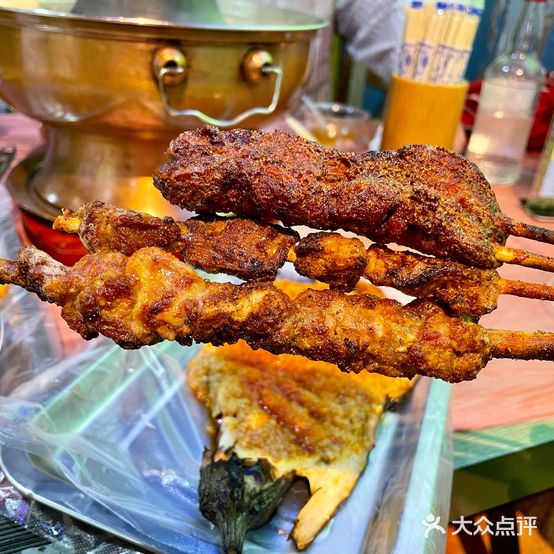 新疆亚森烤羊肉火锅店