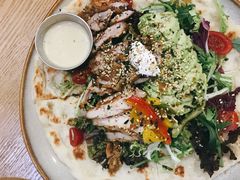 照烧鸡肉配牛油果拉法沙拉-HELLO 27 意面·沙拉·帕尼尼