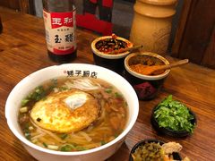 -矮子粉店1985·长沙米粉(湘春路店)