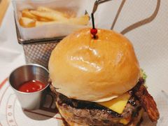 -BOURBON 玻本美式餐厅酒吧(虹桥新天地店)