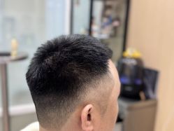 -首脑美发沙龙
