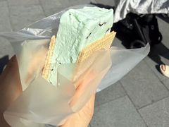 -詹爷爷乌节路街头冰淇淋