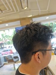 -一東造型烫发染发