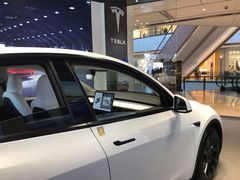 -TESLA 特斯拉(上海太古汇体验店)