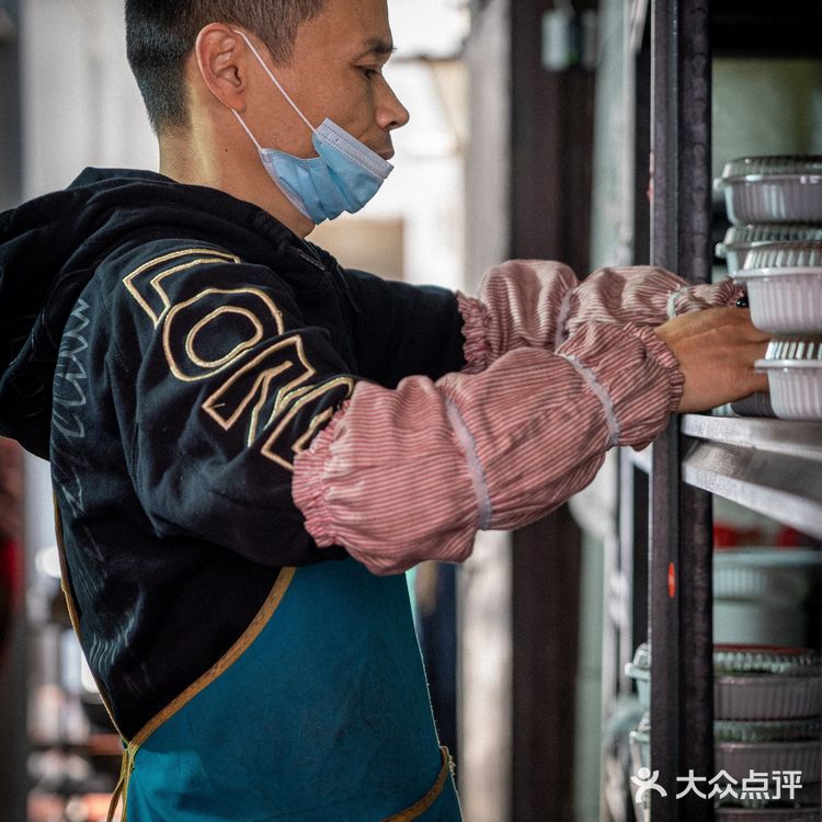 青团子，胖乎乎[调皮]