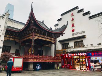 太平街上的二个古老的景点，贾谊故居和宜春园古戏台