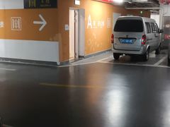 -龙湖天街-停车场