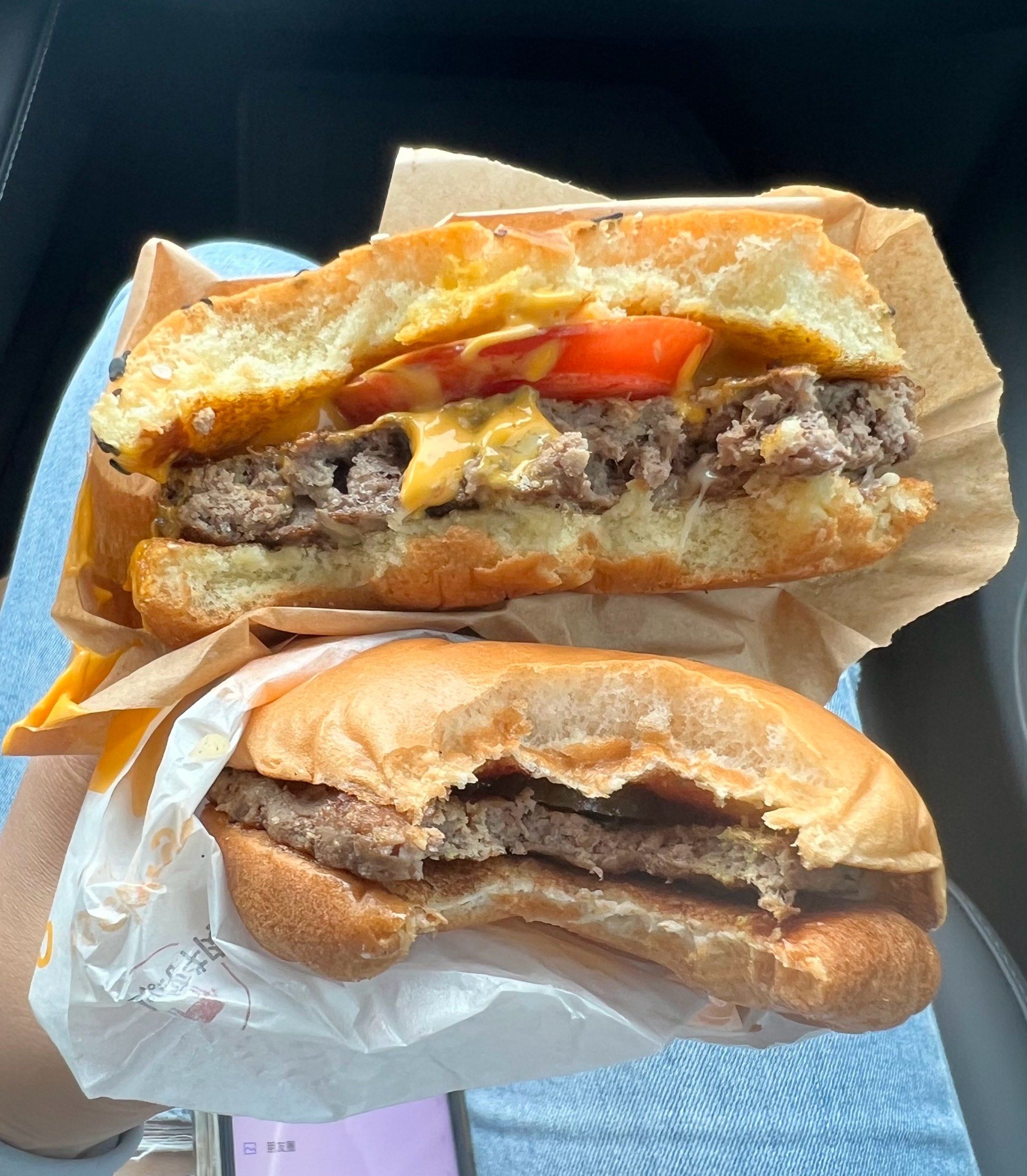 麦当劳的吉士汉堡越来越小啦