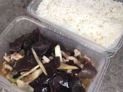木耳肉丝套饭-吃不亏特色包子(三峡广场店)