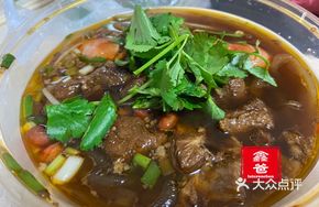 Beef and Bamboo Shoot Noodles in Sour Spicy Sauce