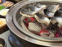 -围炉肉舍•炭烤活鳗•丹东海鲜烤肉(步行街店)