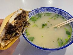 鸭汤粉丝-烤鸭肉夹馍鸭汤店