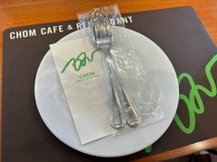 餐具摆设-Chom Cafe and Restaurant