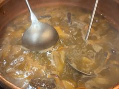 菌菇鸡煲-阿山卓·野生菌火锅·纳西火塘烤肉