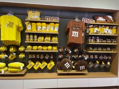 -m豆巧克力世界(上海世茂广场店)
