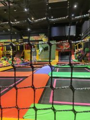 -蹦蹦跳跳(新奥购物中心店)