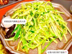-何师烧烤·小龙虾·江湖川菜·精酿啤酒(成温店)