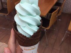 华夫海盐焦糖冰淇淋-全家便利店(孩儿巷店)