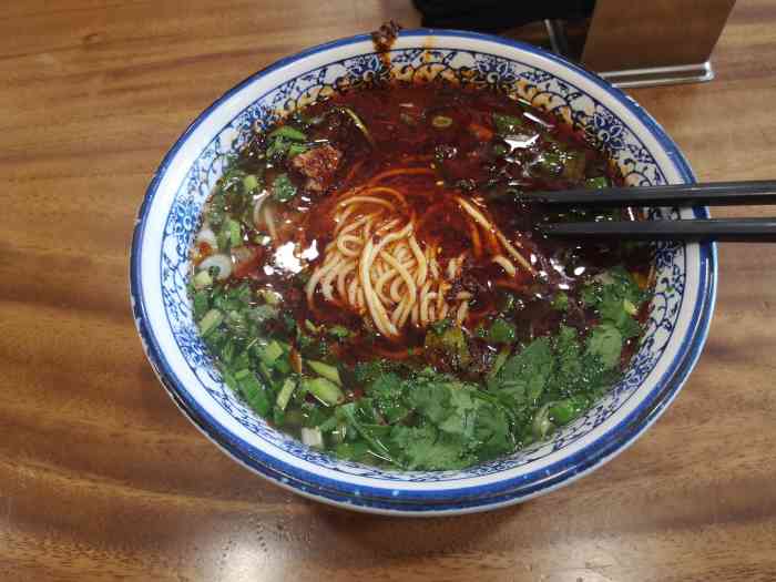 西固陈记牛肉面(山阴路店)-"开在家附近有一年了 逛完鲁迅公园来吃点