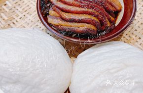 Stuffed Steamed Bun with Dongpo Pork