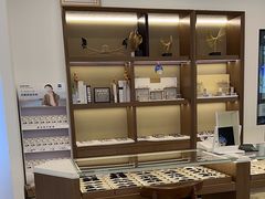 -三目眼镜·蔡司视觉合作店(青浦宝龙店)