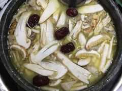 -南渝食府.墨脱石锅松茸鸡