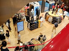 店内环境-优衣库(深圳万象天地旗舰店)