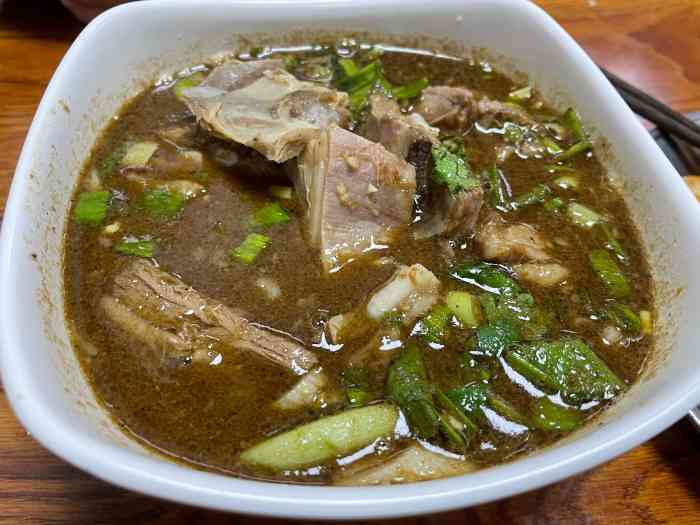 马店羊肉(总店)-"味道还可以,但环境略显简陋.可能是那天也.