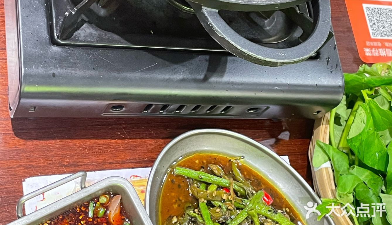 老板说他们家的辣子鸡火锅好吃得很