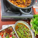 老板说他们家的辣子鸡火锅好吃得很
