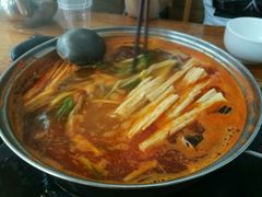 -苗伯妈酸汤火锅