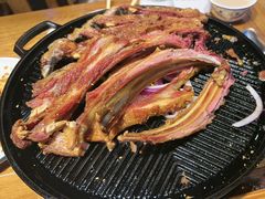 蒙艾里古法烤羊排-蒙艾里民族传统菜蒙餐