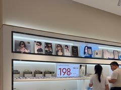 -J-Optical佳视明眼镜·蔡司视觉(青岛金茂览秀城店)