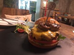 -HIGH FIVE哈福手工汉堡(桂林路店)