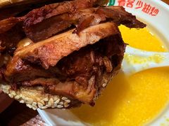 -老天桥酱肉烧饼夹肘子(天桥店)